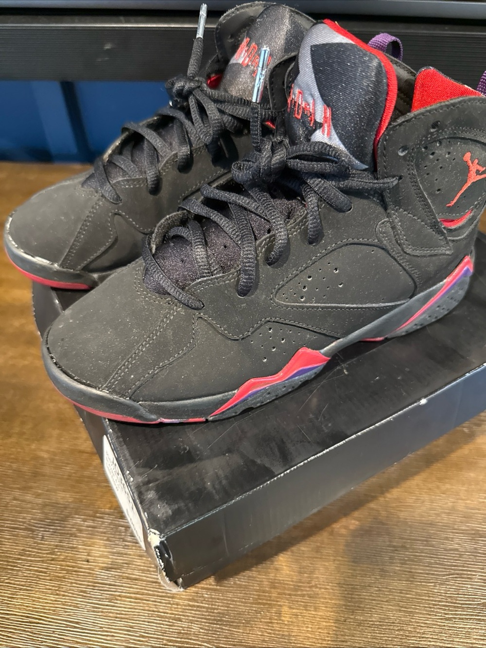 Jordan Air Jordan 7 Retro (GS) Black/Red/Purple Kids Sneaker 4.5Y 304774-018